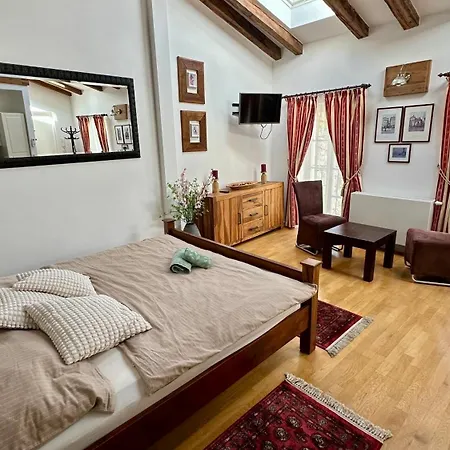 Old Town Centre -soukenicka St.-quiet-cosy Апартаменты
